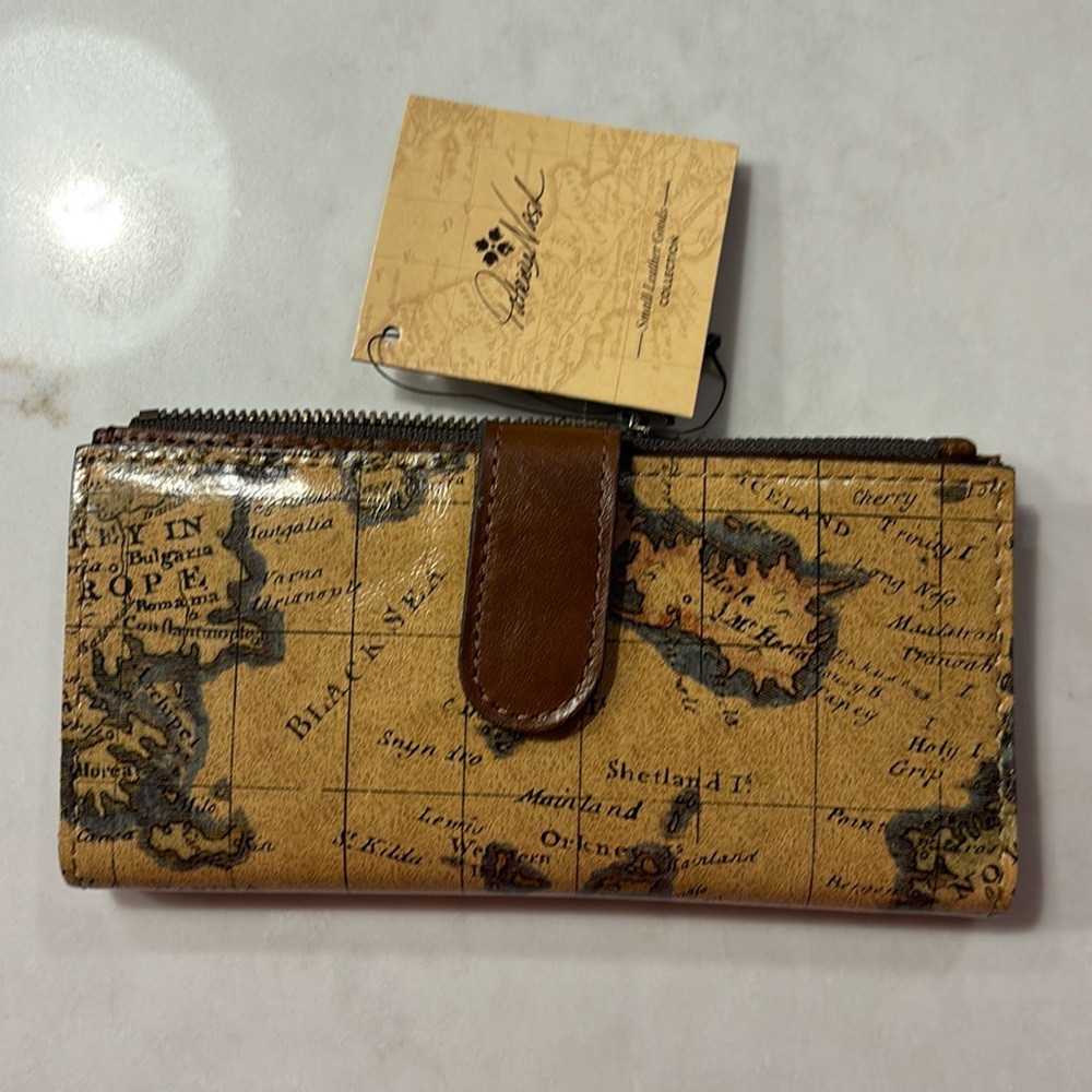 BNWT Patricia Nash European Map Print Wallet